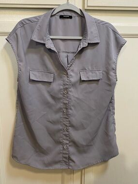 Sleeveless Button-Front Shirt in Light Gray by Lush